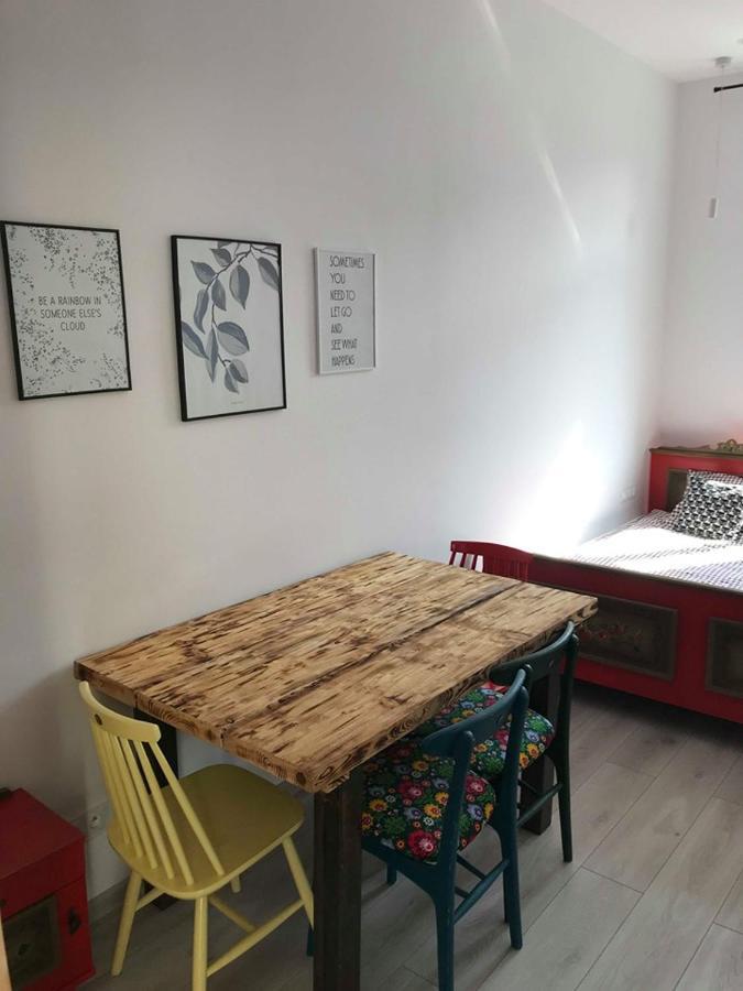 אוסטקה Ahoj Apartments מראה חיצוני תמונה
