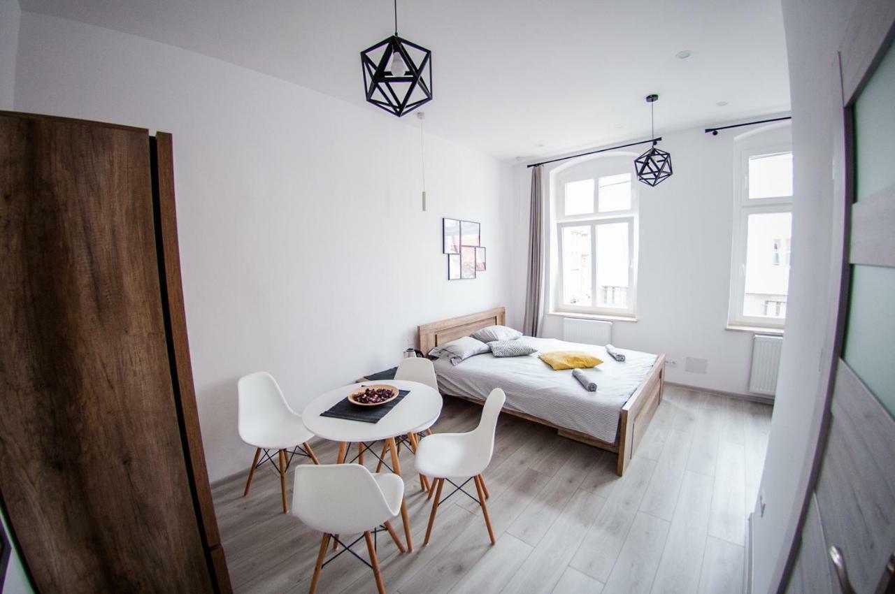 אוסטקה Ahoj Apartments מראה חיצוני תמונה